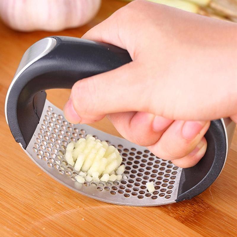 Arc-Shaped Garlic Press